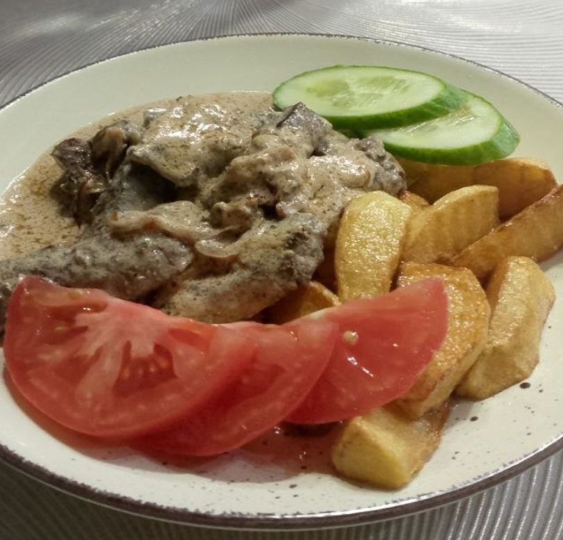 Печень жаренная с картофельными дольками