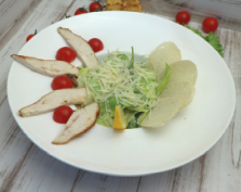Салат Цезарь с куриной грудкой