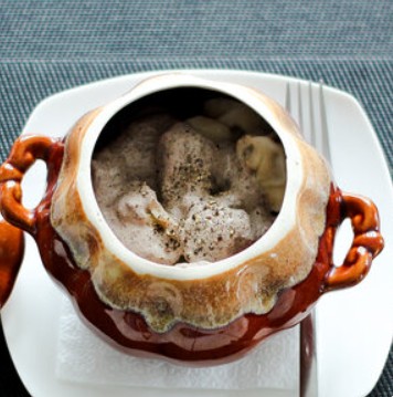 Пельмени по-домашнему со сливочно-грибным соусом 280 г