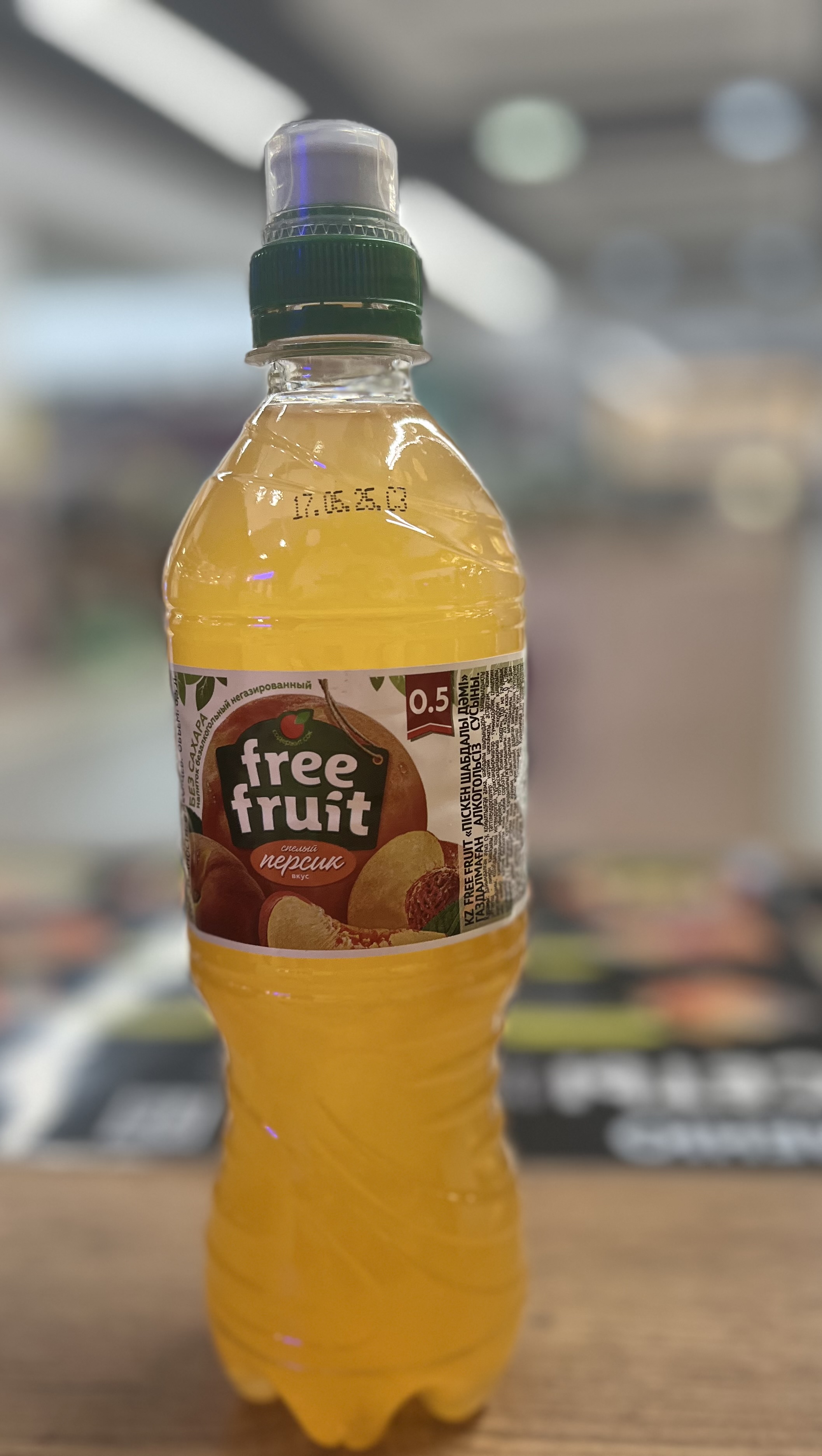 Лимонад Free Fruit спелый персик 