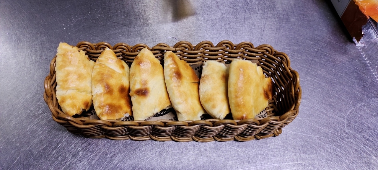 Лепешка с сыром и чесноком