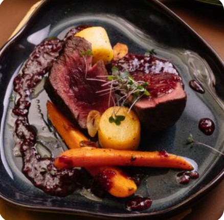 Говяжья вырезка под малиновым соусом