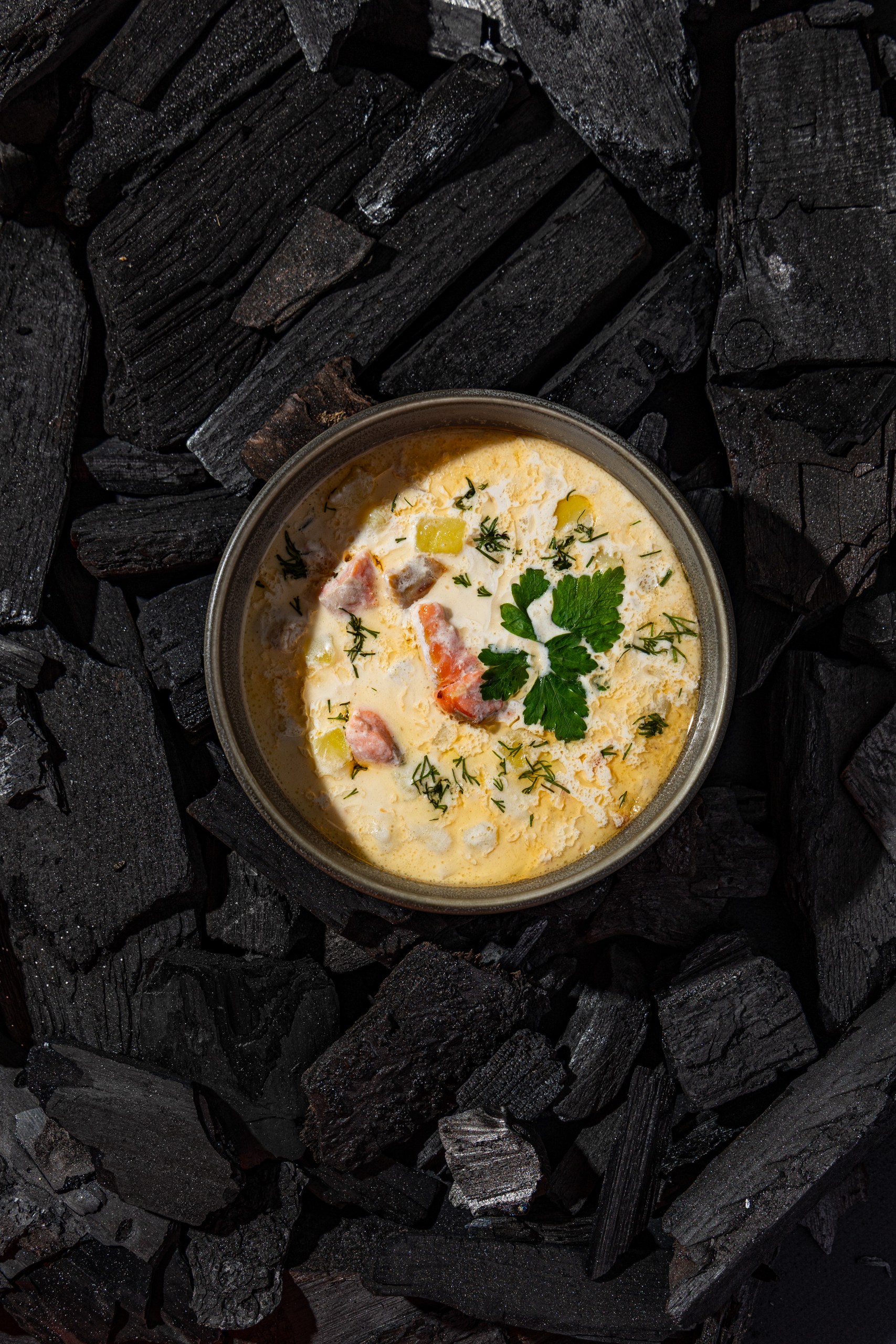 Сливочная уха из лосося