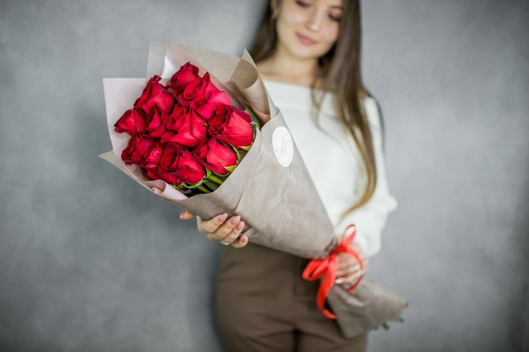 11 красных роз