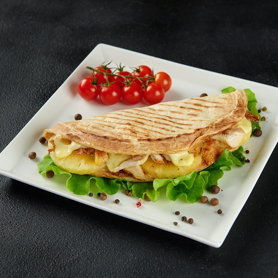 Закрытая пицца экзотик