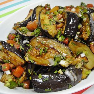 Салат из баклажанов в пикантном соусе