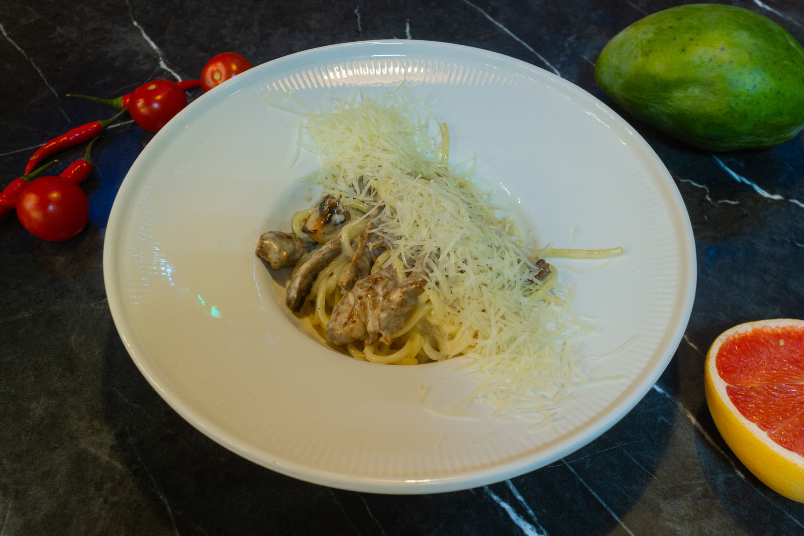 Карбонара из говяжьей вырезки в сливочном соусе