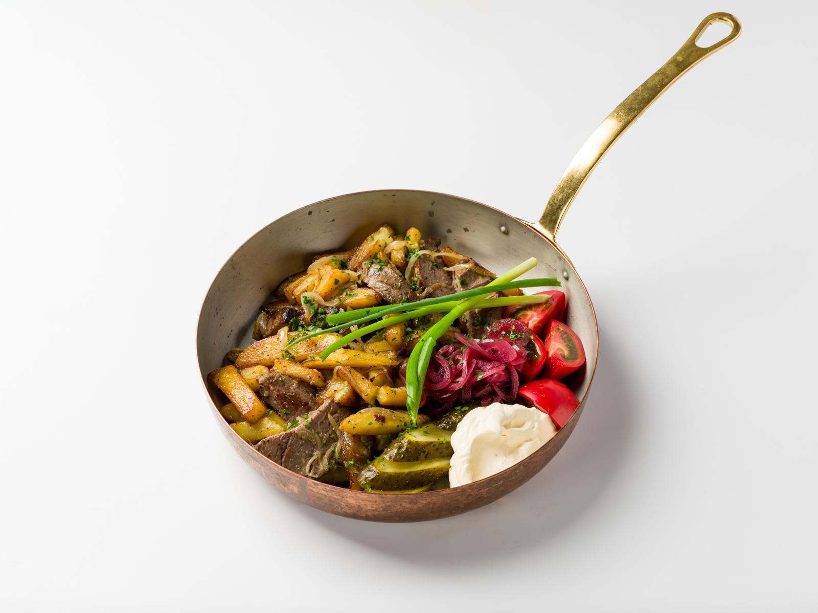 Жареха из телятины с грибами и соусом