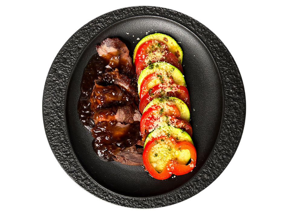 Слайсы стриплоина с овощами
