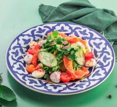 Салат с сёмгой и перепелиным яйцом