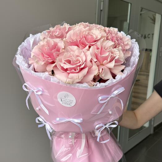 Нежно-розовые французские розы