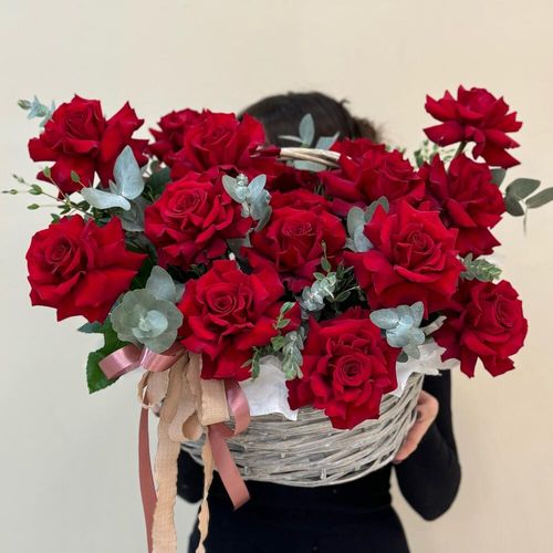 Корзина с французскими розами