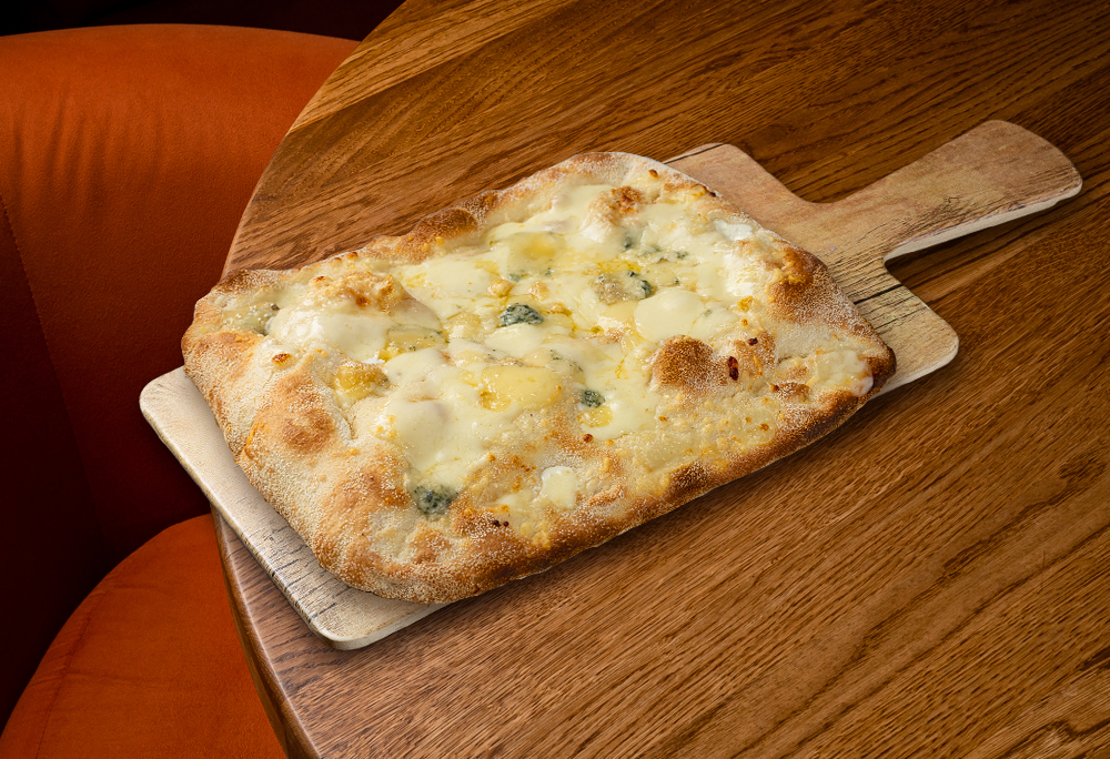 Римская пицца Кватро Формаджи