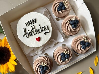 Набор шокол. капкейки и бенто-торт Birthday
