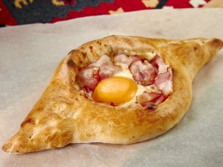 Хачапури по-Аджарски с беконом