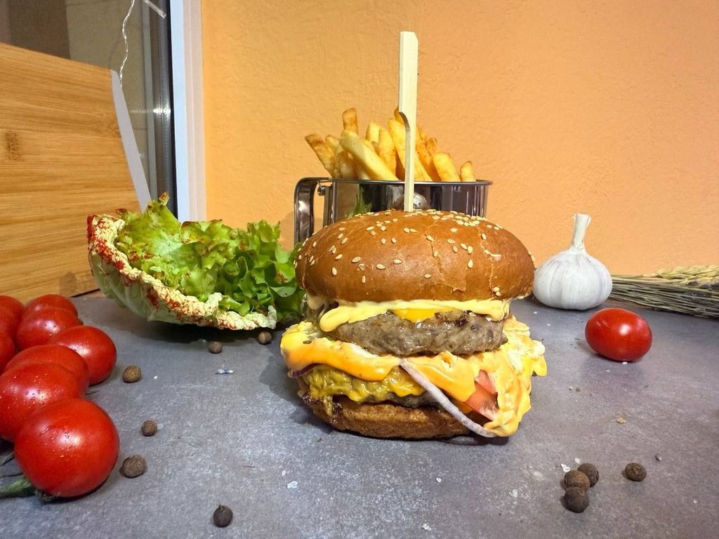 Бургер двухэтажный с котлетой из курицы