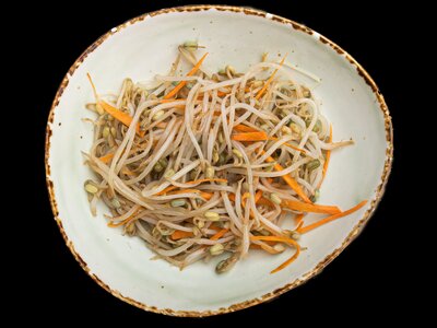 Салат с ростками сои