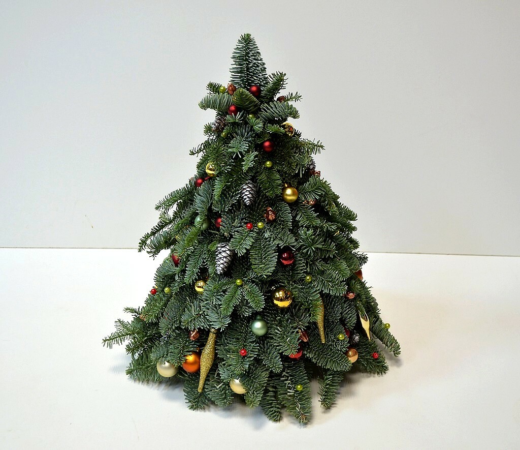 Новогодний декор, ветки датской ели нобилиса.