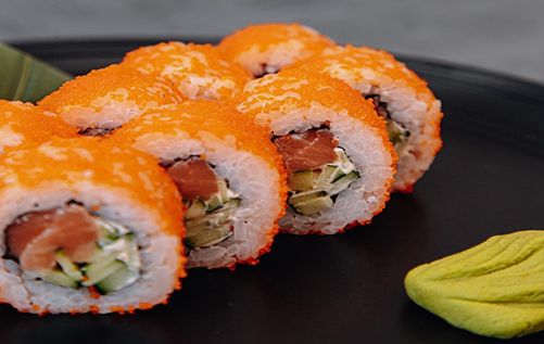 Ролл Калифорния с Лососем