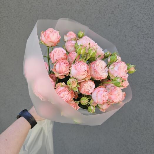 Букет из пионовидной кустовой розы