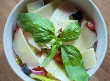 Овощной салат с Пармезаном