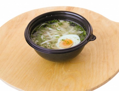 Куриный бульон с яйцом, курицей, лапшой
