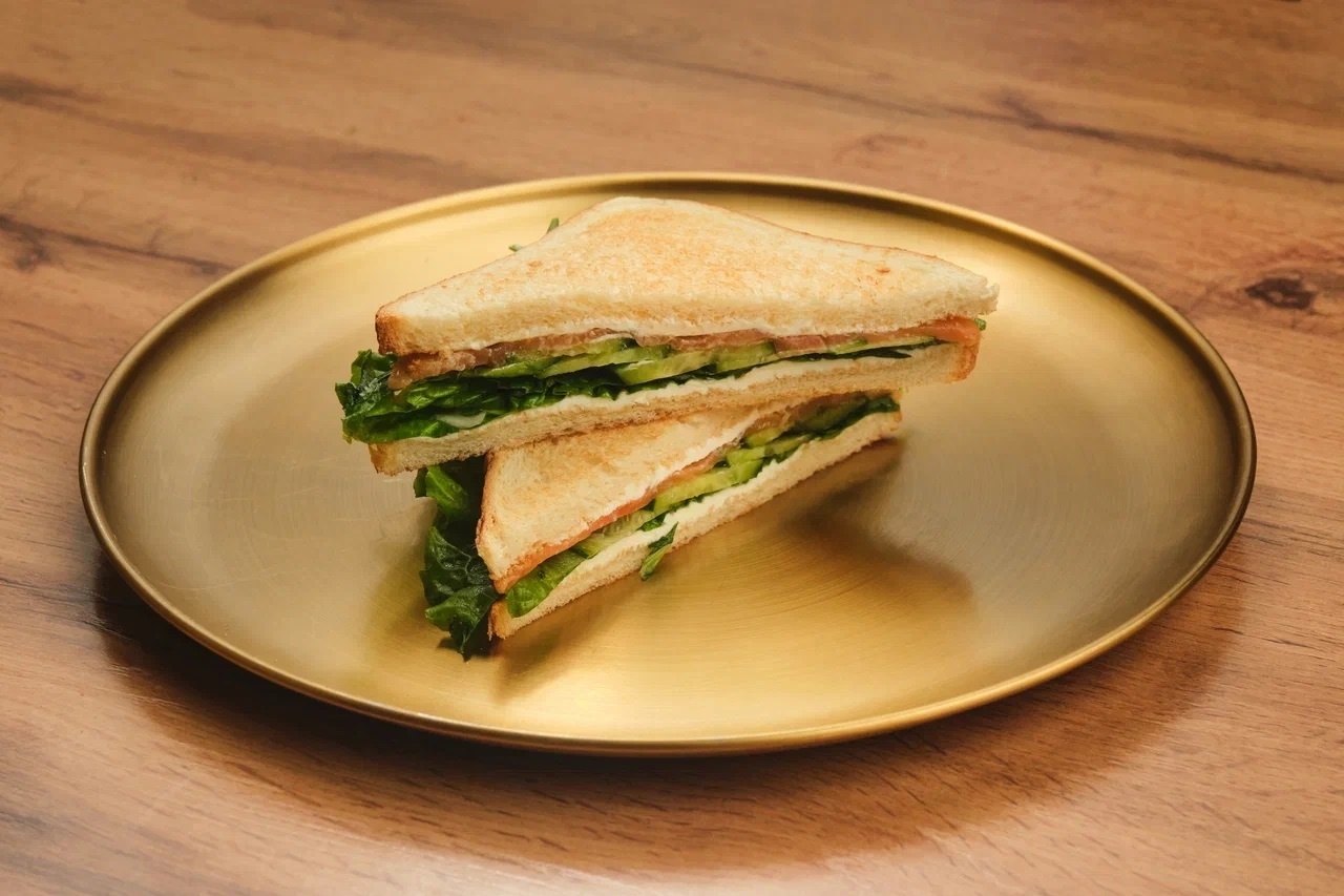 Сэндвич с красной рыбкой