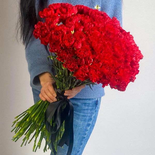100 красных гвоздик