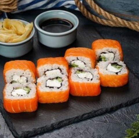 Ролл Филадельфия Elite с лососем в сливочном сыре сremette