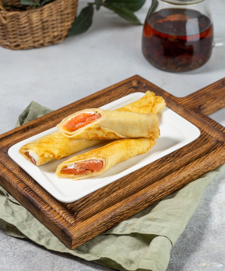 Блинчик с форелью и сыром