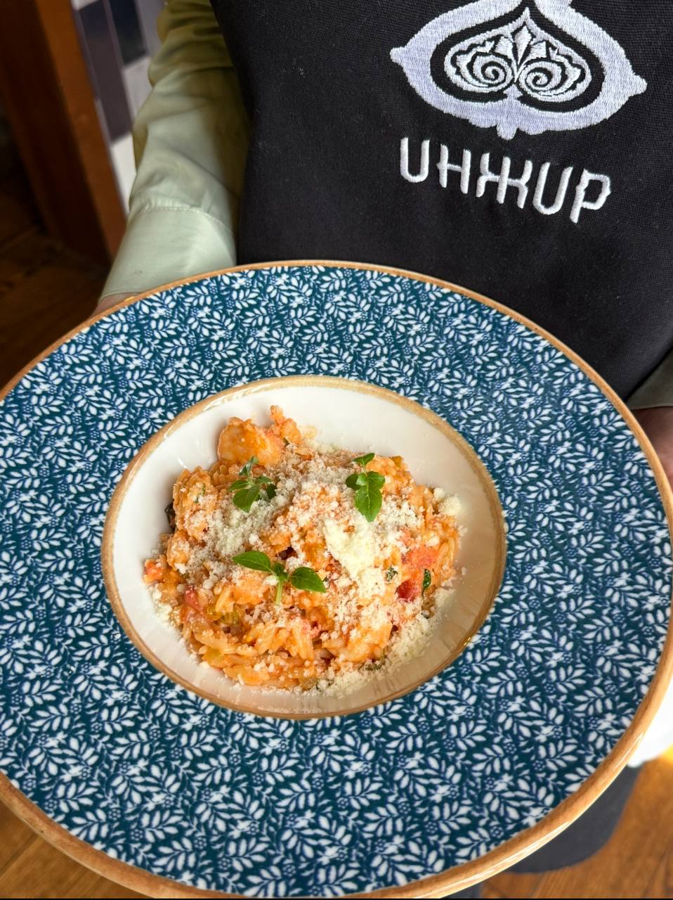Орзо с креветками и пармезаном