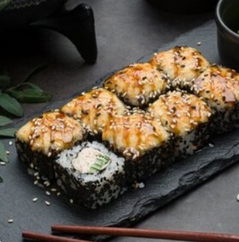 Ролл Запеченная Калифорния в кунжуте