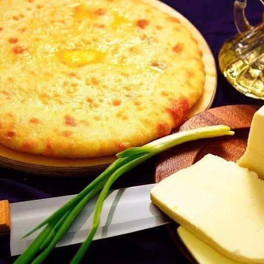 С картофелем, сыром и зеленым луком