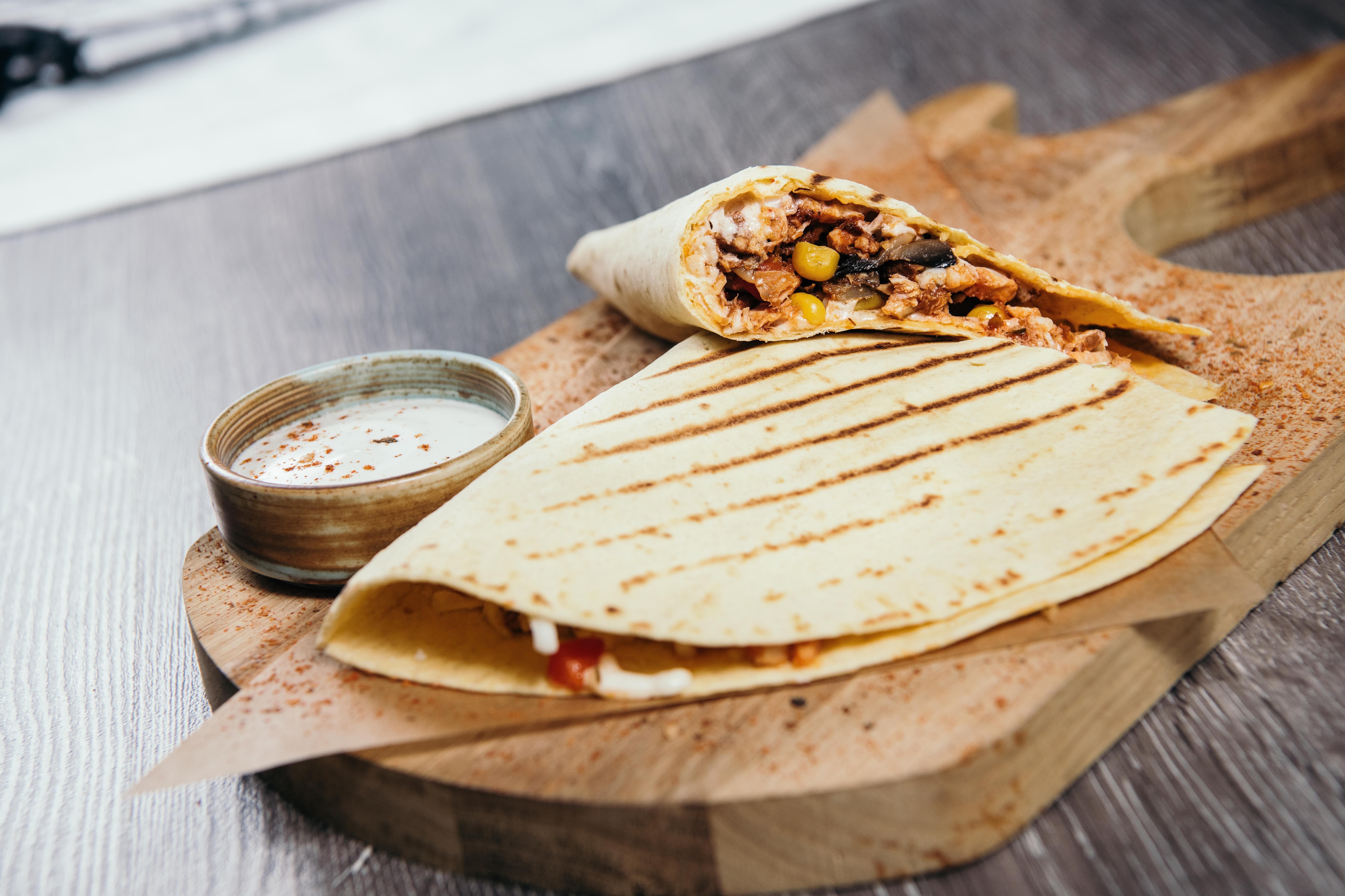 Кесадилья с курицей и грибами