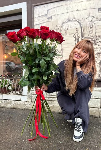 17 метровых роз на ленте