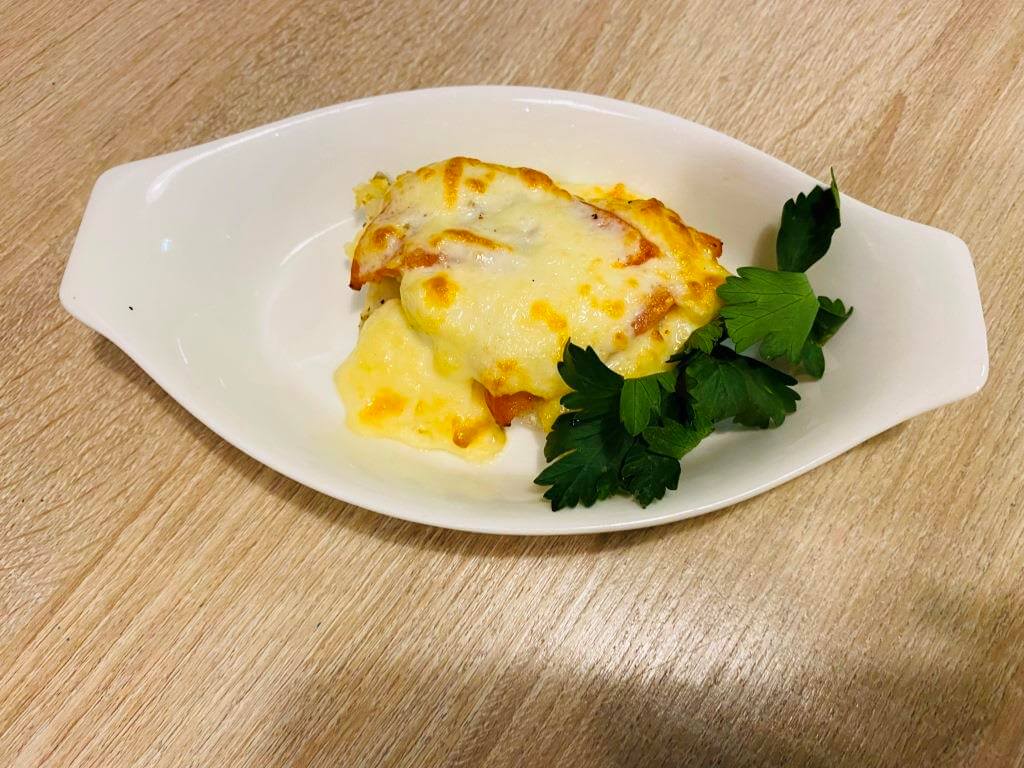 Треска запеченная с помидором