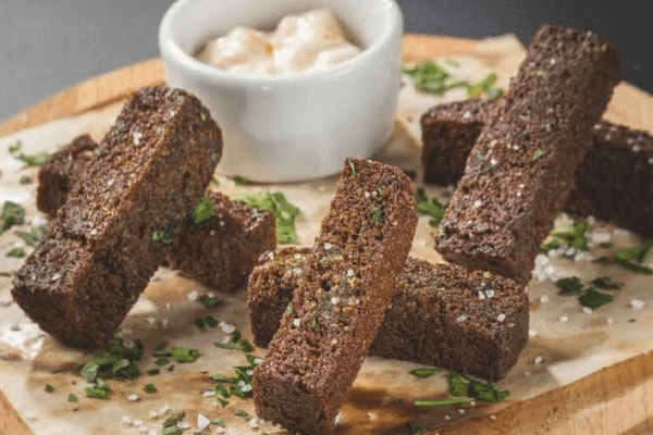Гренки с сырным соусом