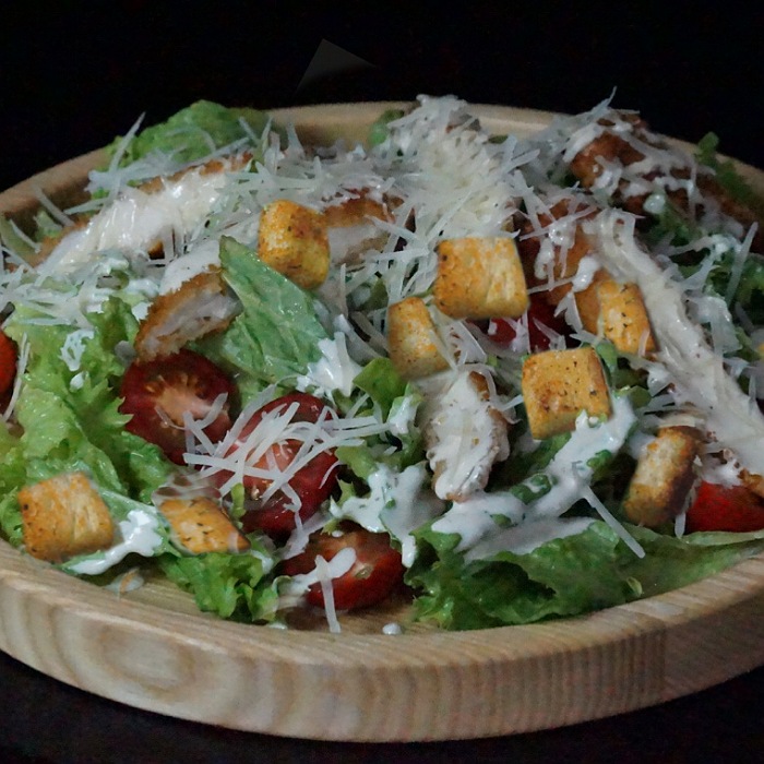 Цезарь с курицей 300 гр.