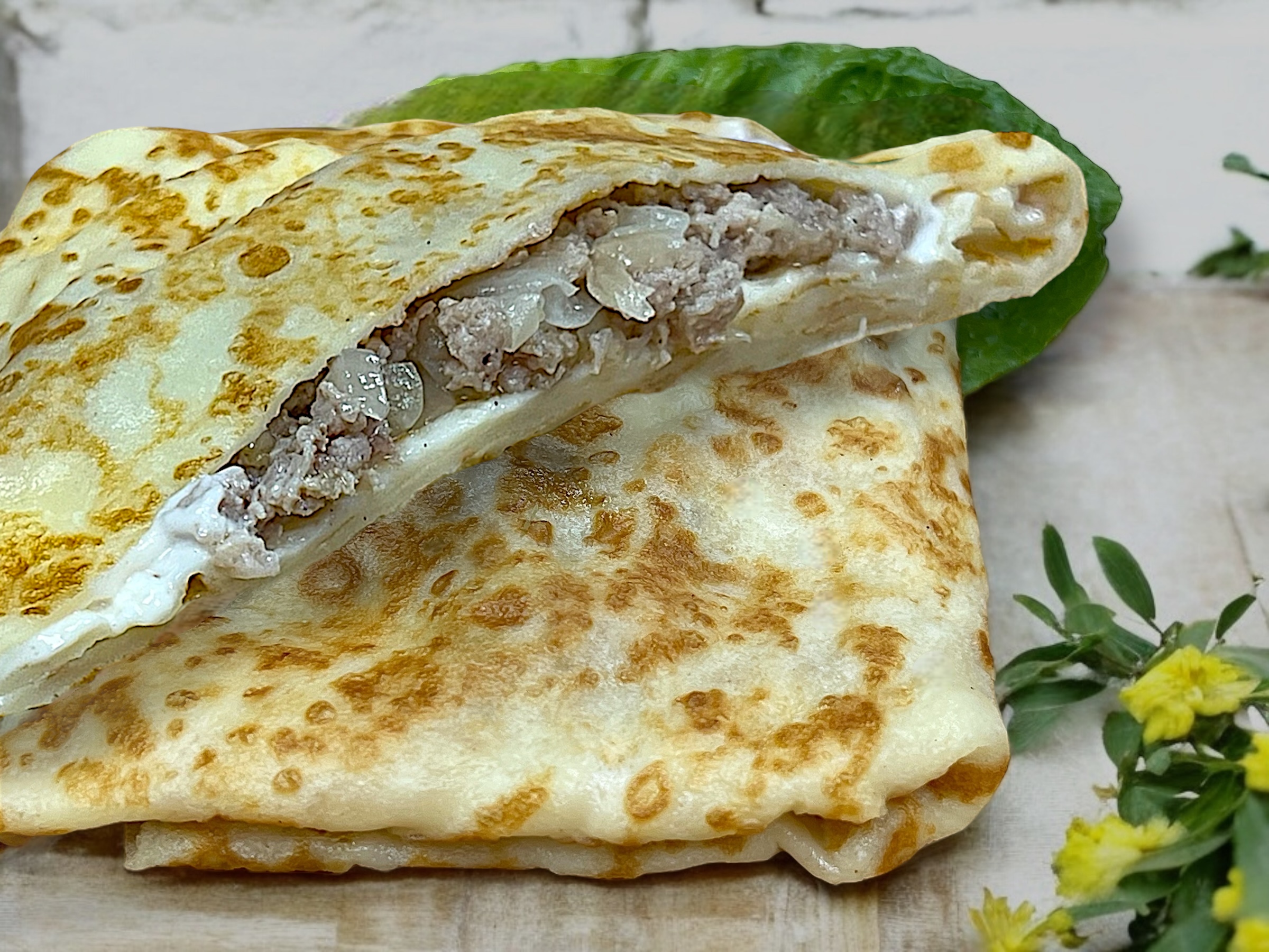 Большой блин с мясным фаршем