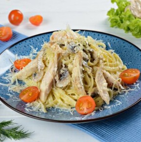 Паста с курицей и грибами