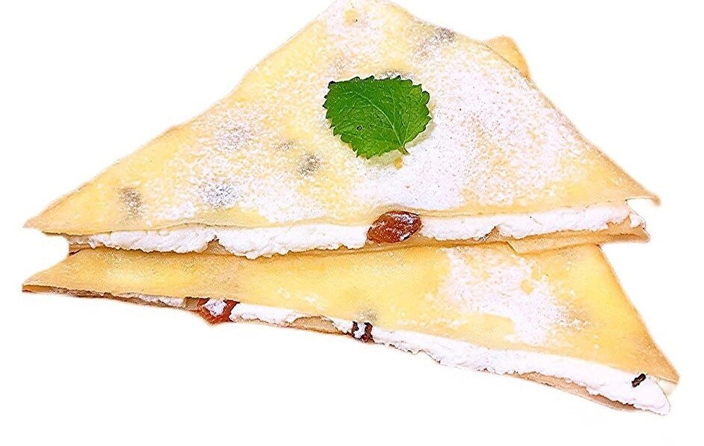 Блины с творогом и изюмом