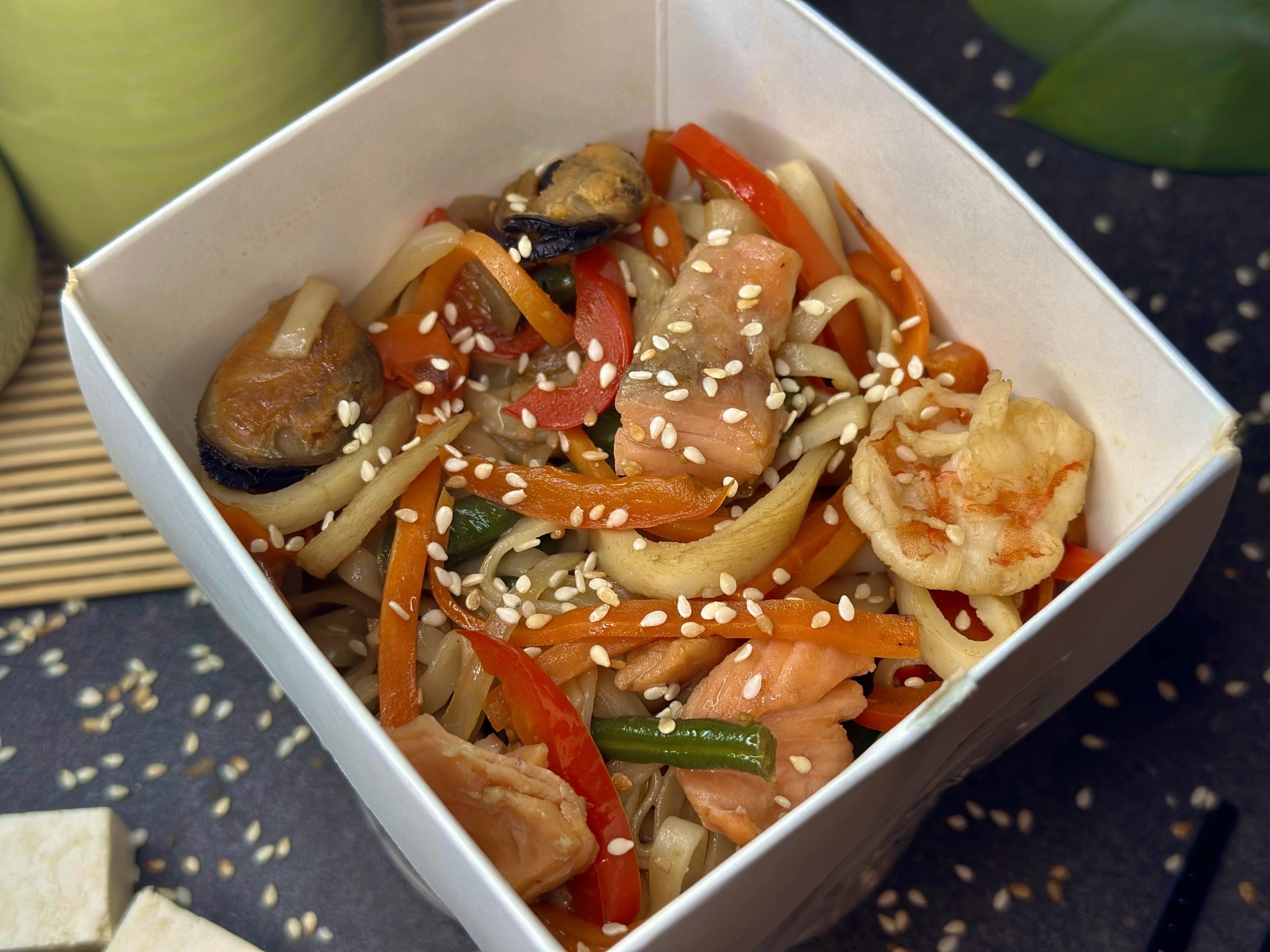 Лапша Вок с морепродуктами.