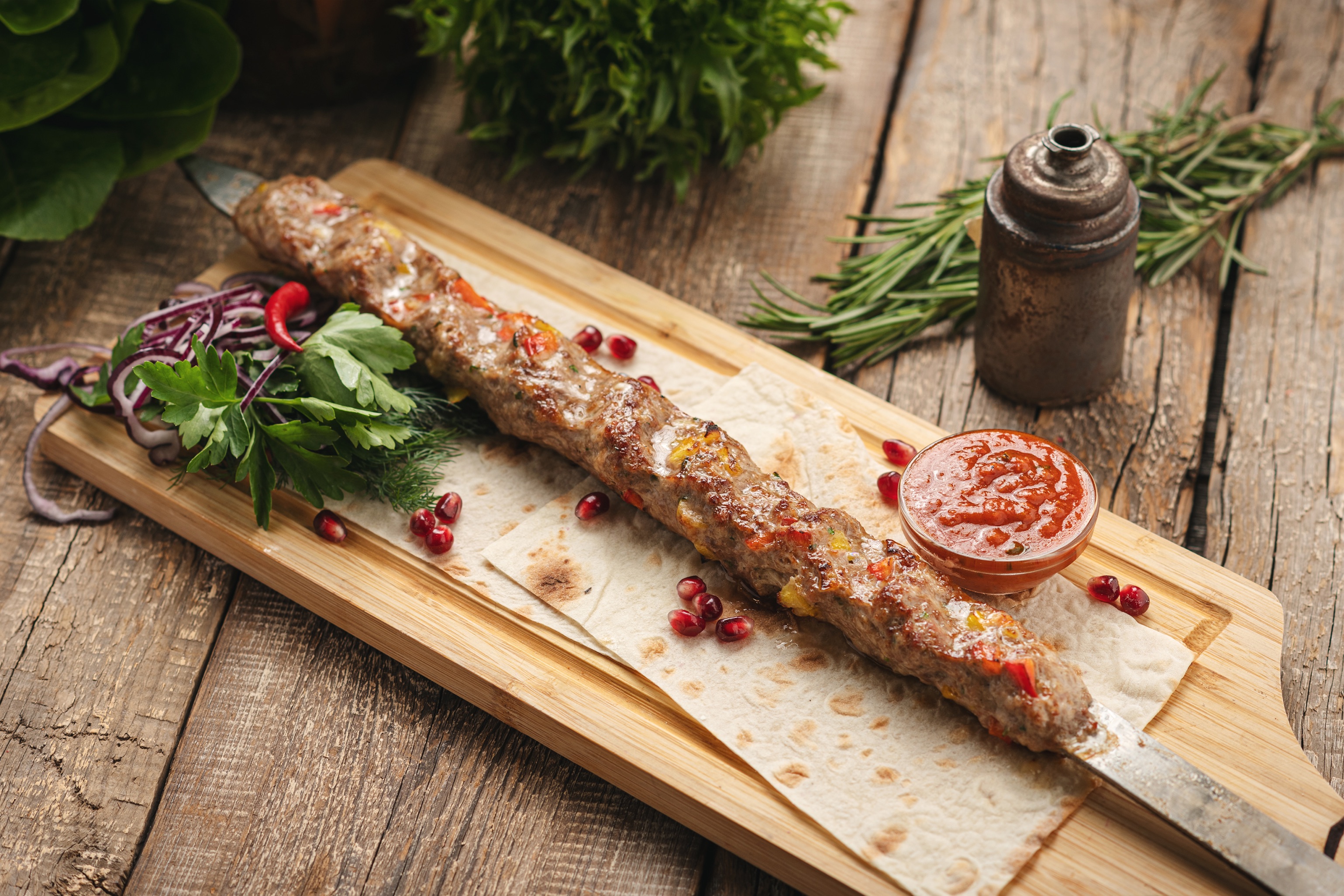 Люля-кебаб из баранины с овощами