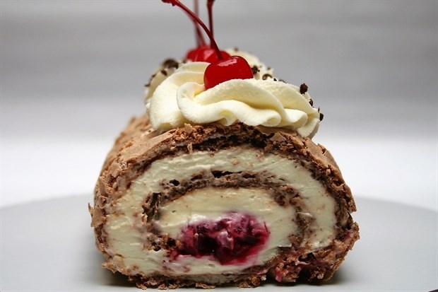 Рулет "Шоколад-вишня"