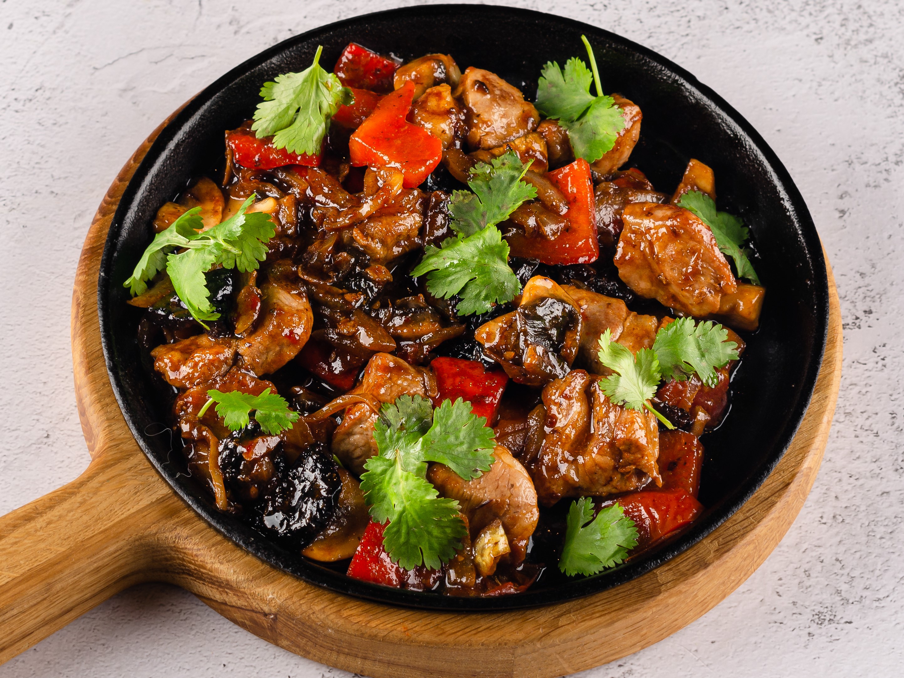 Свинина с черносливом