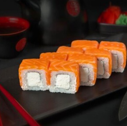 Pолл Филадельфия с императорским лососем