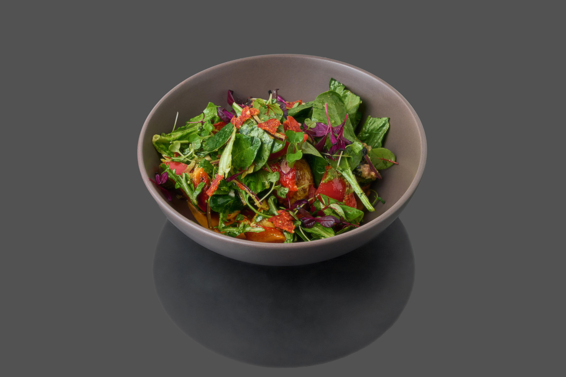 Теплый салат с осьминогом и соусом манчего