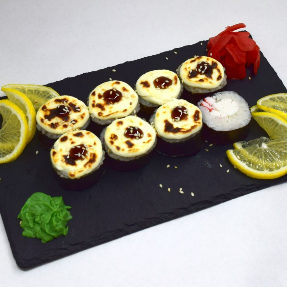 Ролл запеченный со снежным крабом