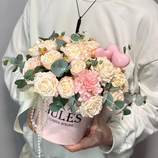 «Мадумуазель Коко» Цветы в коробке с кустовой пионовидной розой Мадам бомбастик20