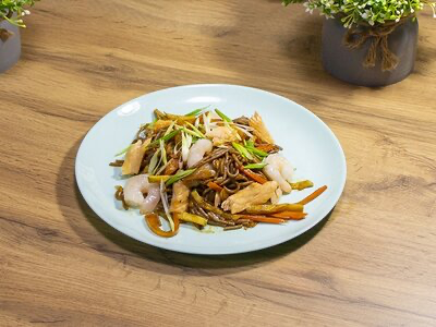 Соба с морепродуктами с устричным соусом